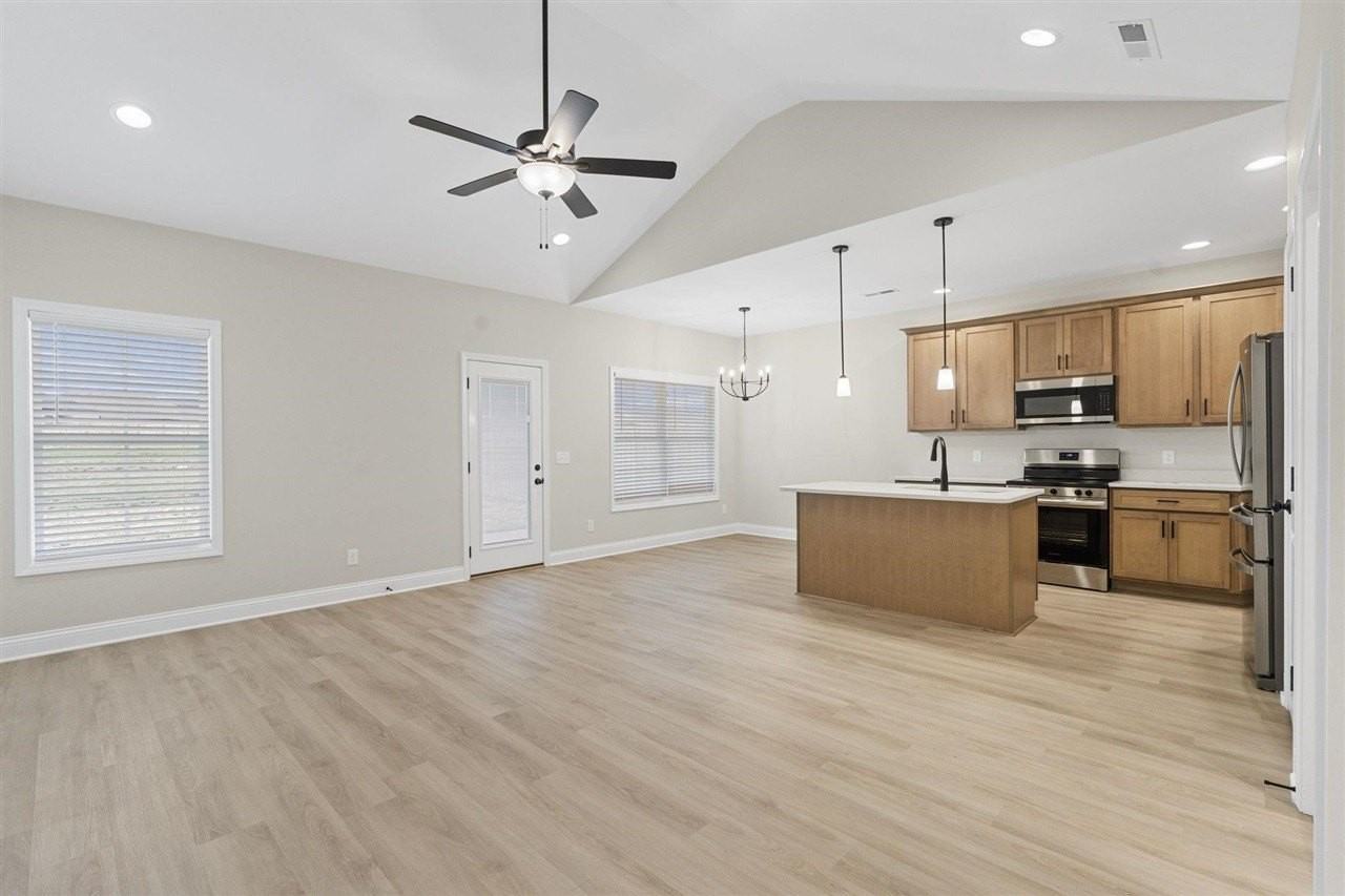 1156 Shallowford St - Photo 4 of 20