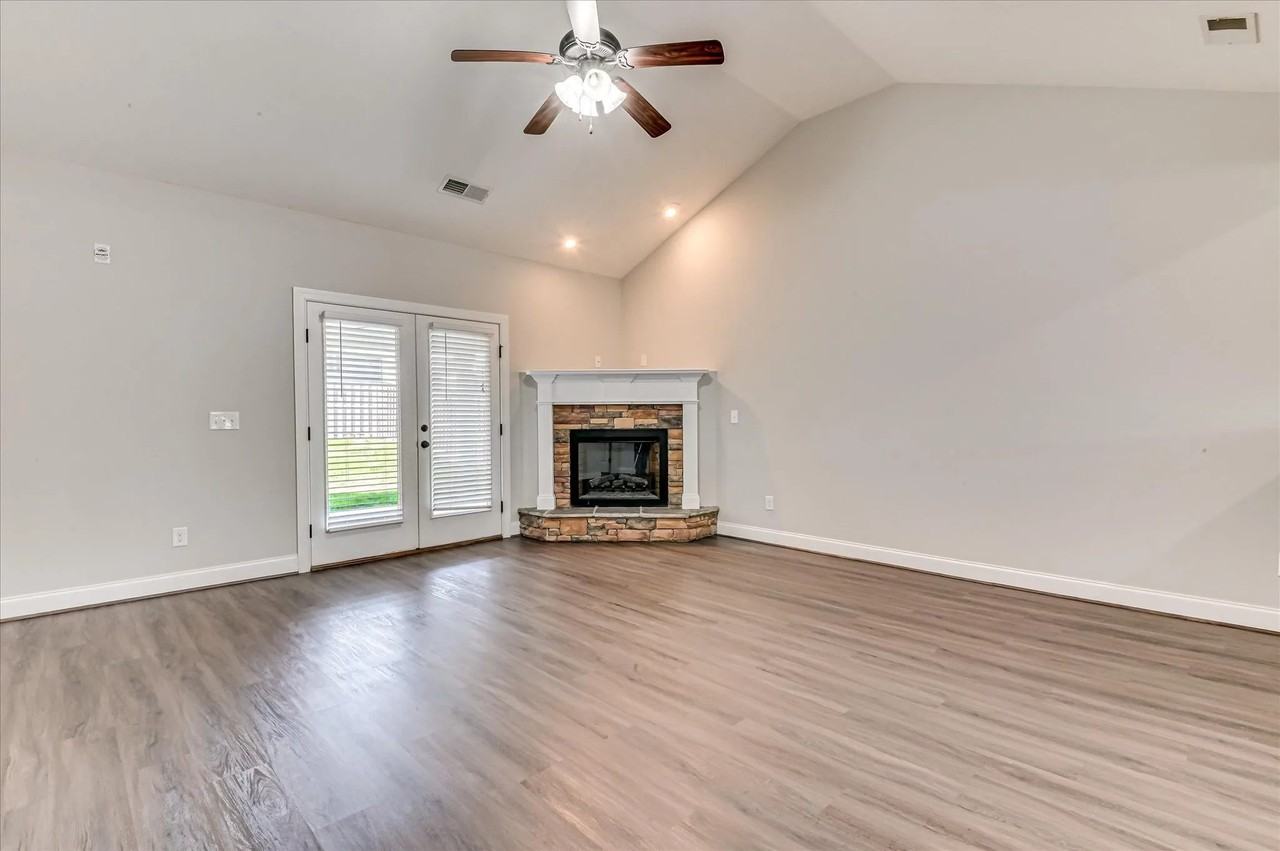 655 Shipley Ave #1 - Photo 3 of 33