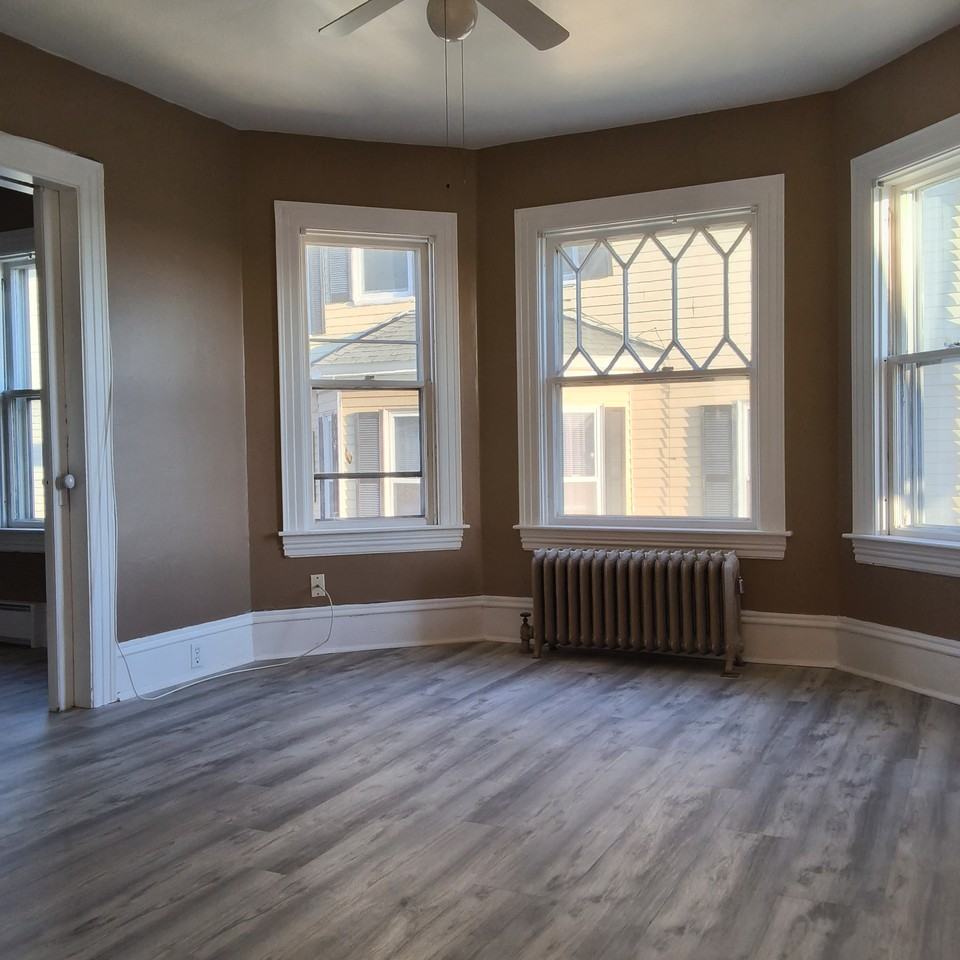 517 2nd St #2 - Photo 2 of 11