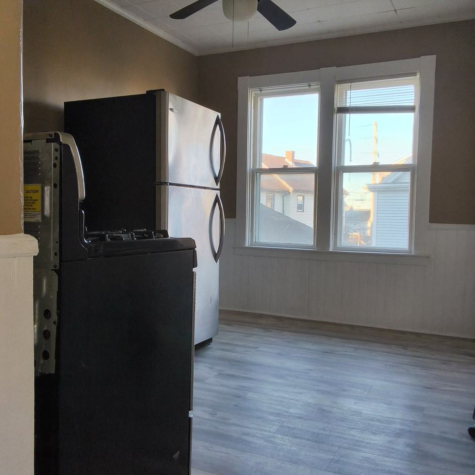 517 2nd St #2 - Photo 5 of 11