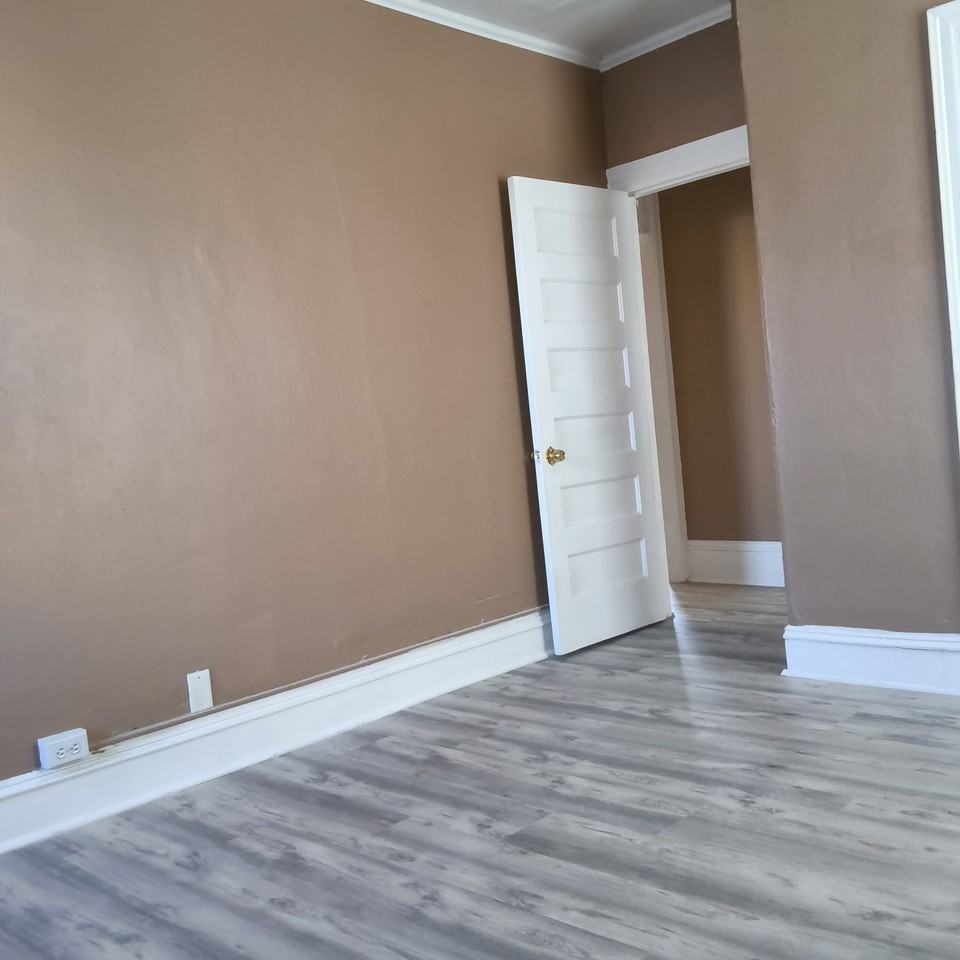 517 2nd St #2 - Photo 7 of 11