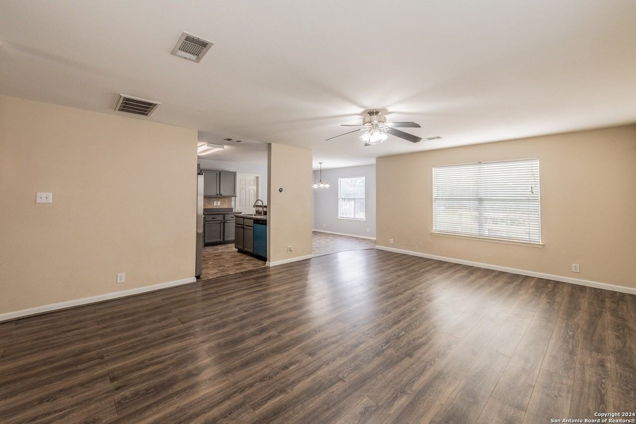 1302 Bobcat Pass - Photo 4 of 39