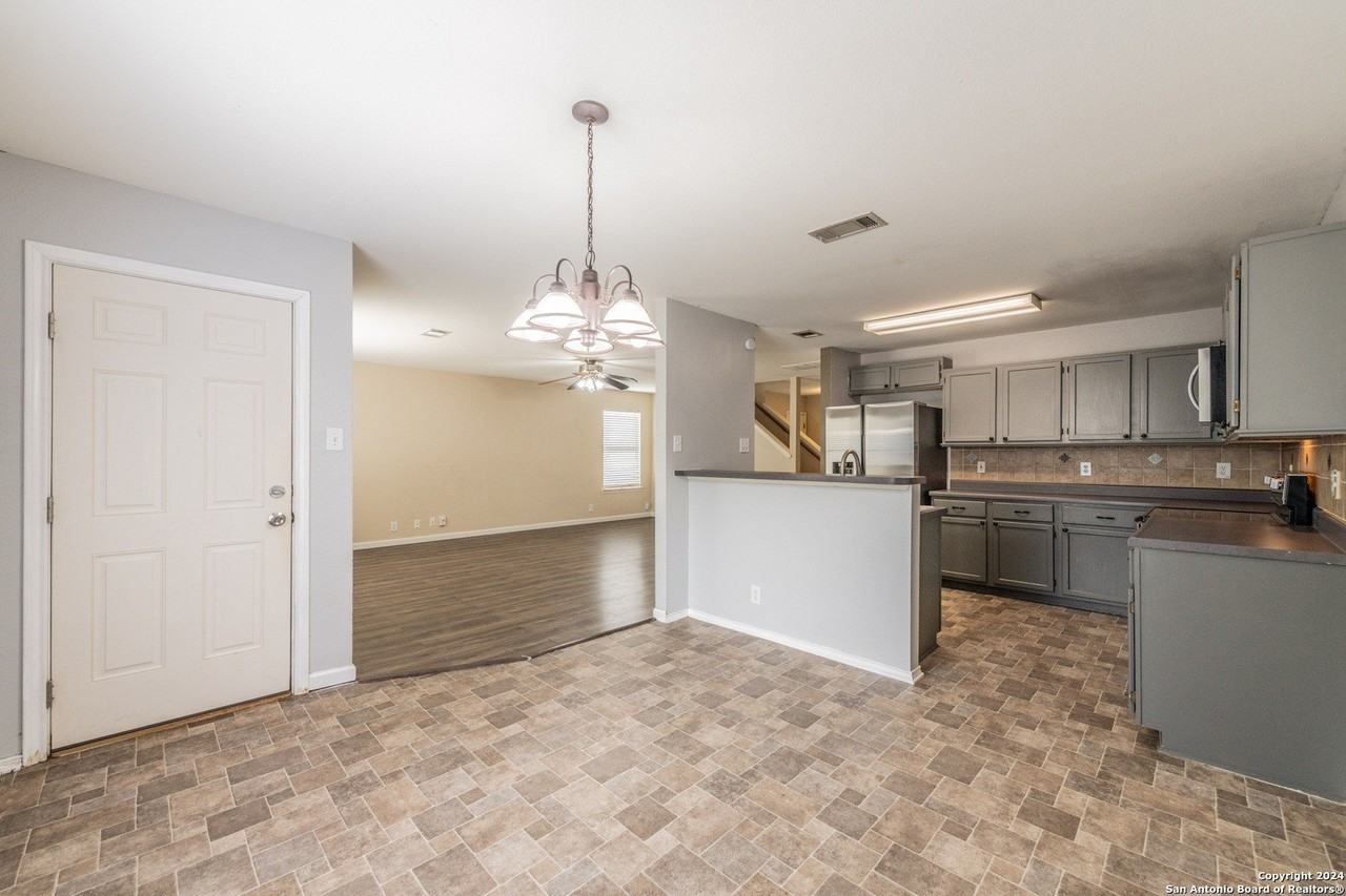 1302 Bobcat Pass - Photo 7 of 39