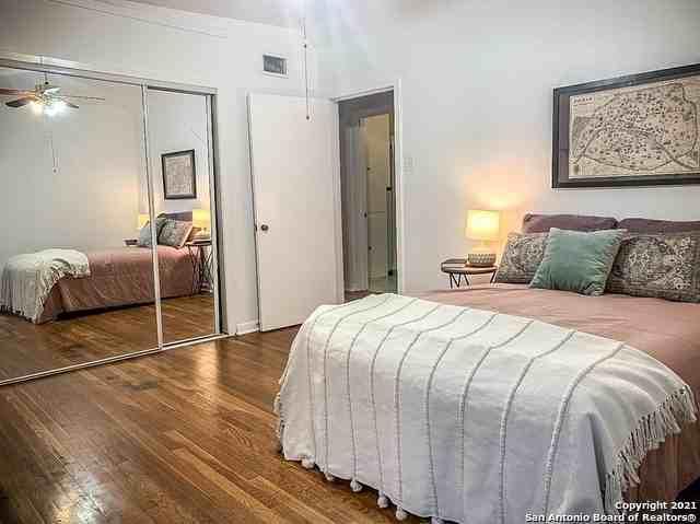 902 Chevy Chase Dr Unit 904 - Photo 7 of 10