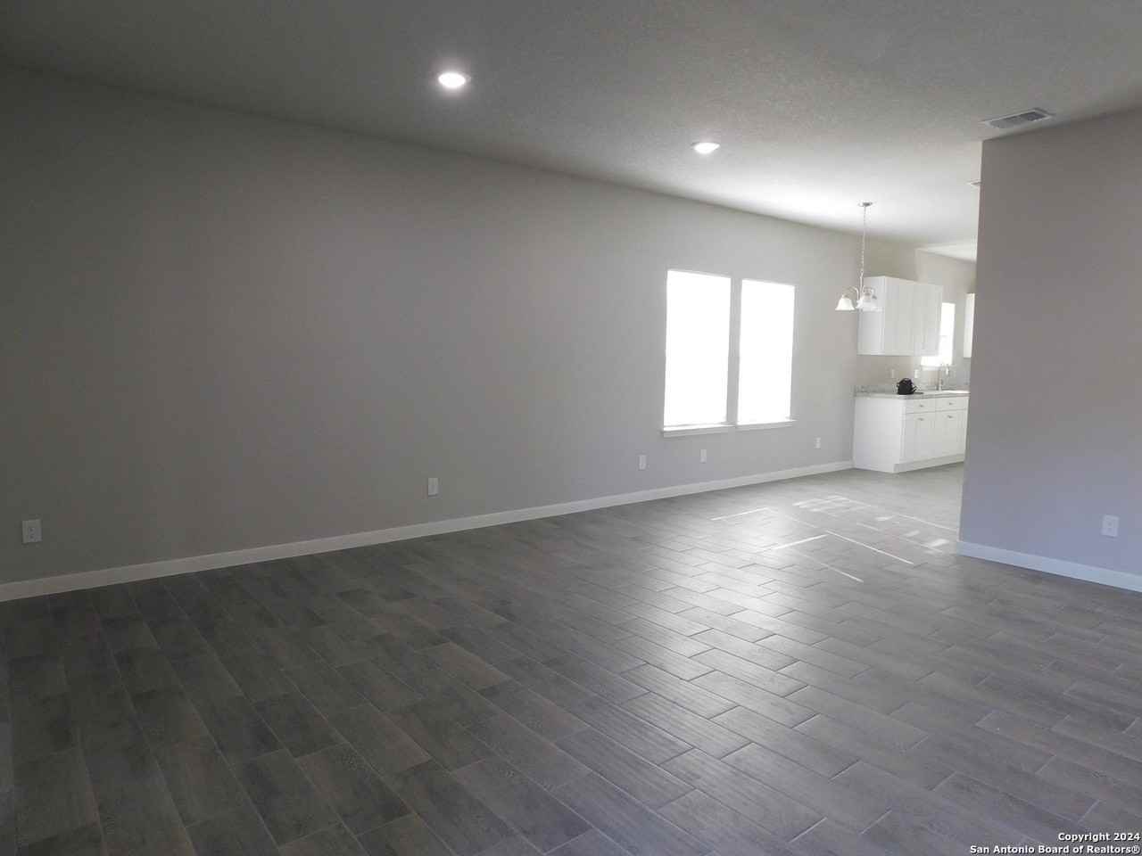 2954 Weir Ave - Photo 4 of 19