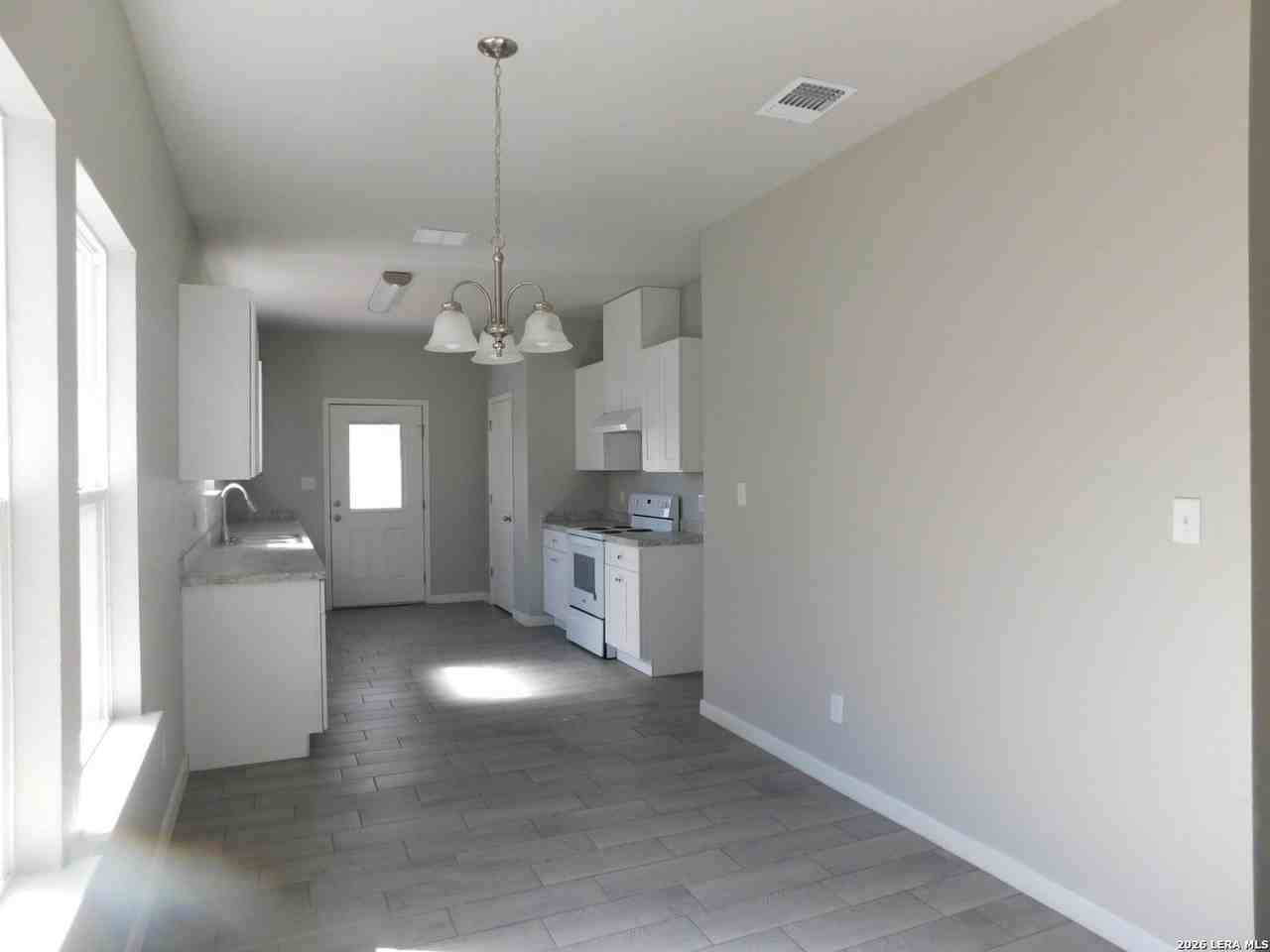 2954 Weir Ave - Photo 6 of 19