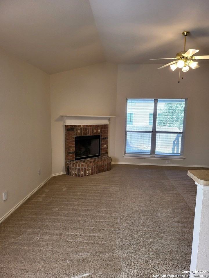 519 Point Vly - Photo 2 of 13