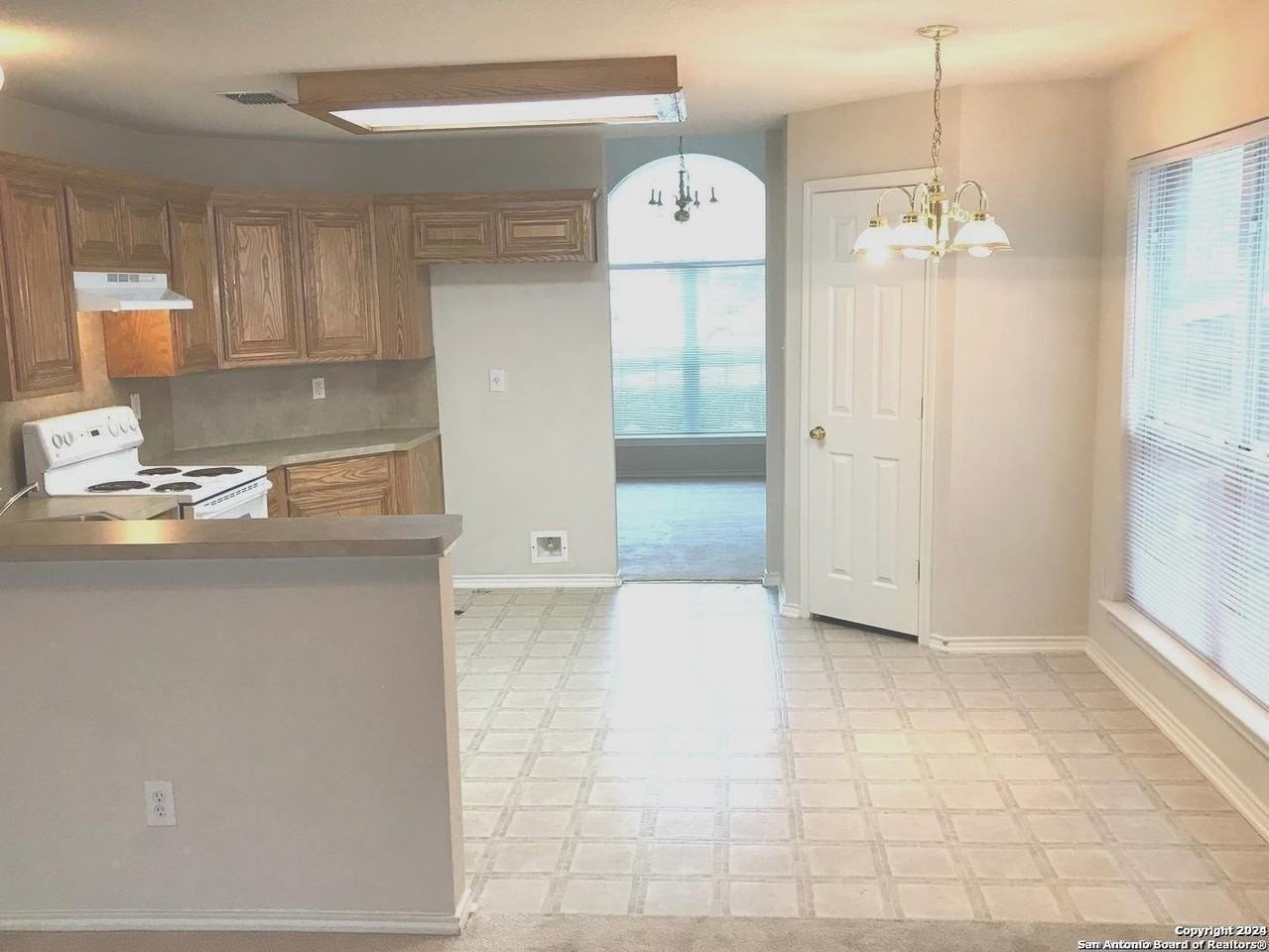 519 Point Vly - Photo 5 of 13