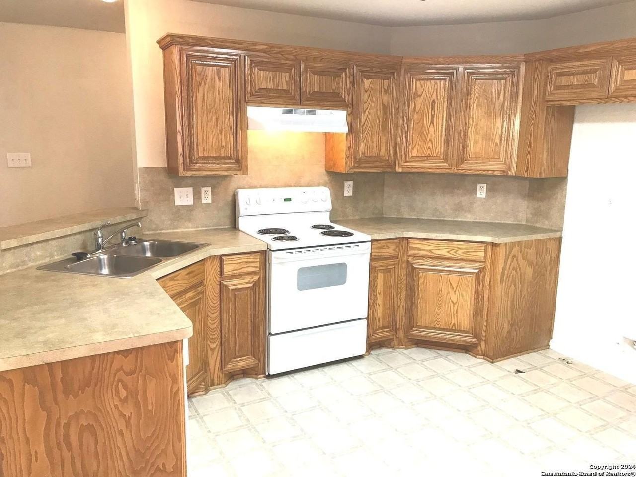 519 Point Vly - Photo 6 of 13