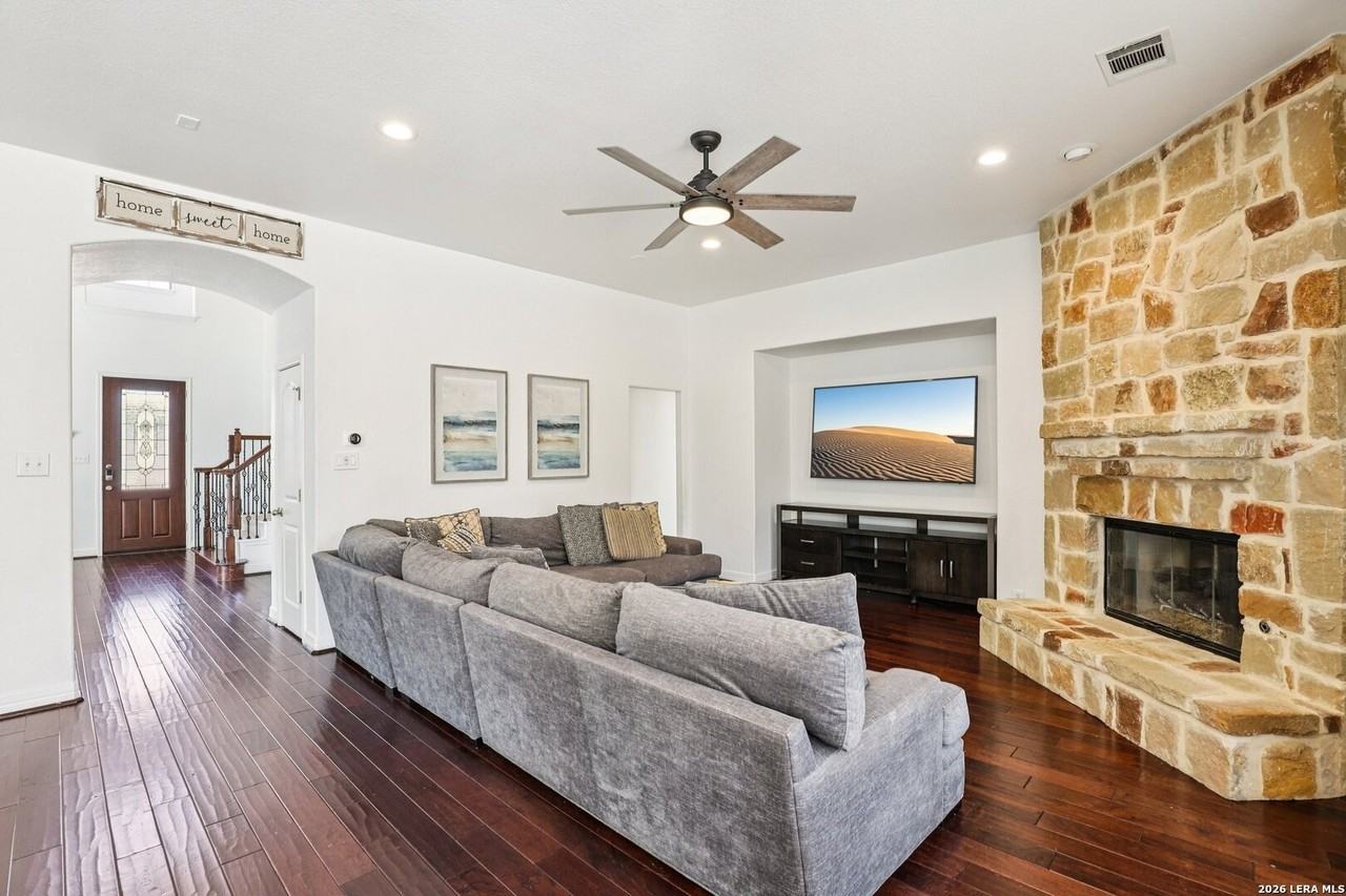 21706 Miranda Hl - Photo 4 of 41