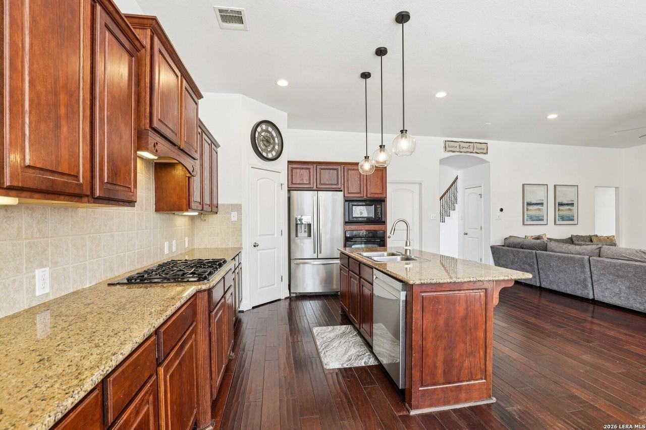 21706 Miranda Hl - Photo 6 of 41