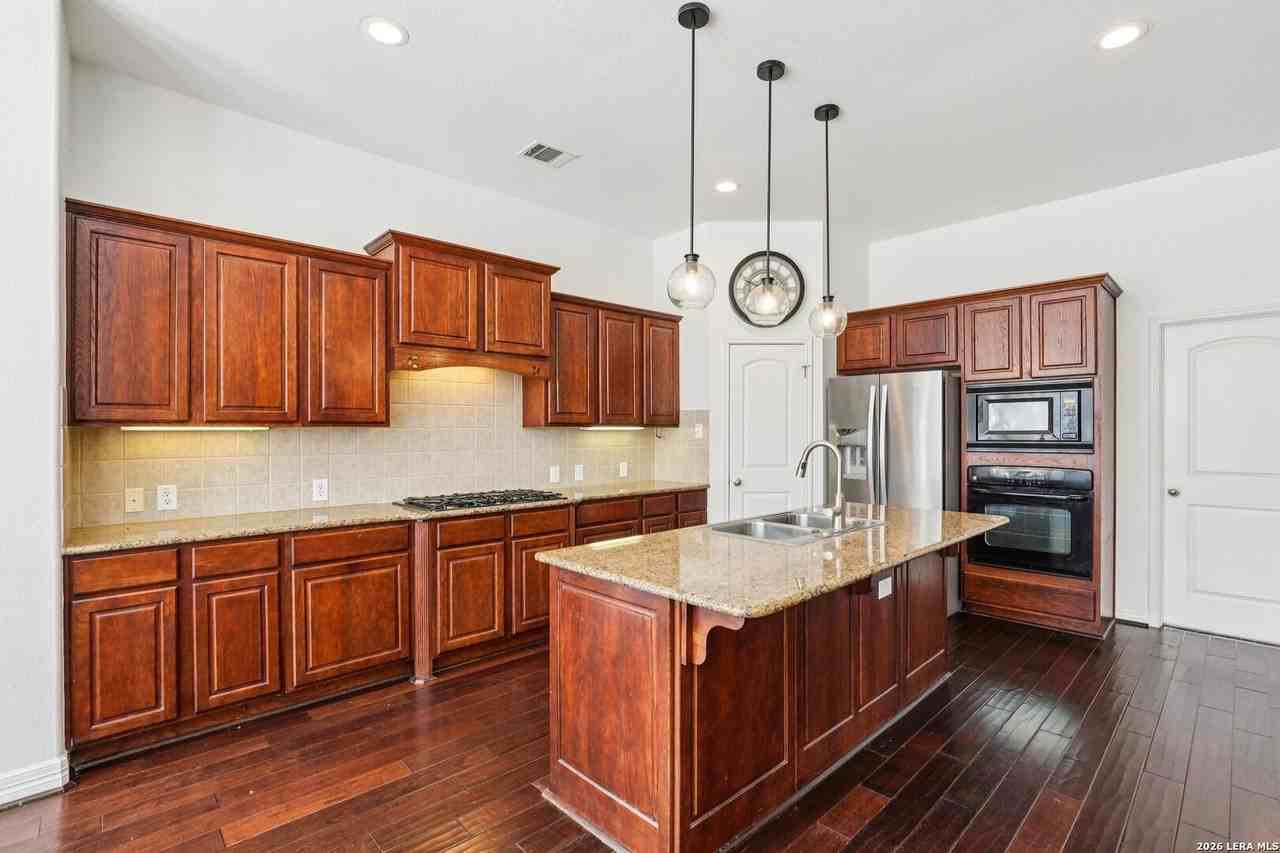 21706 Miranda Hl - Photo 7 of 41