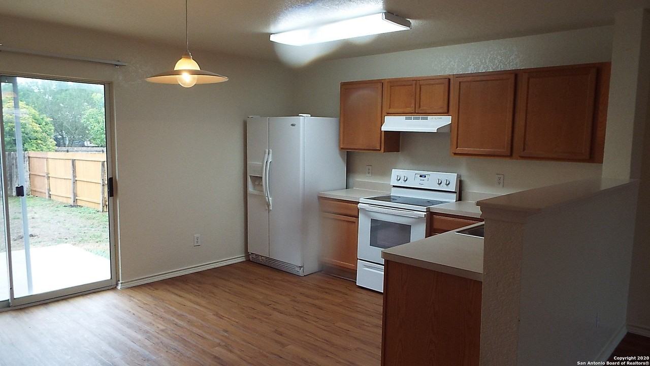 133 Gatewood Bay - Photo 2 of 18