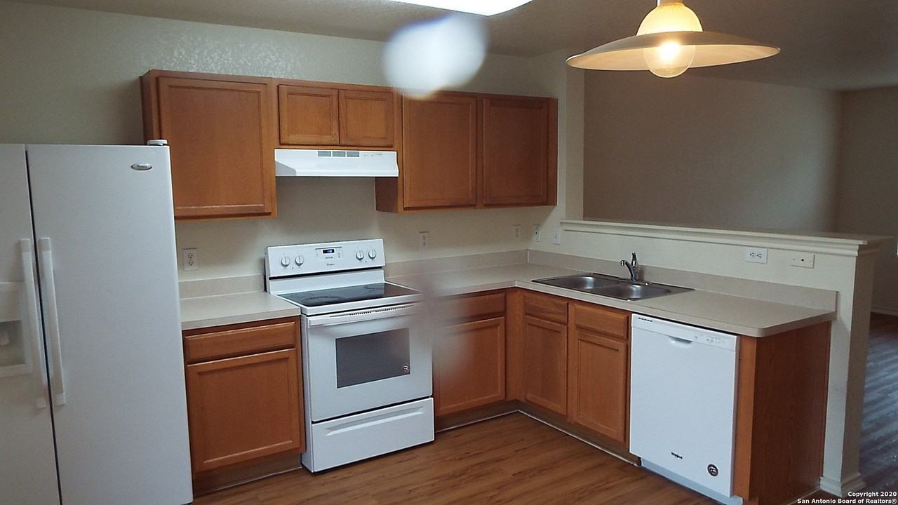 133 Gatewood Bay - Photo 3 of 18