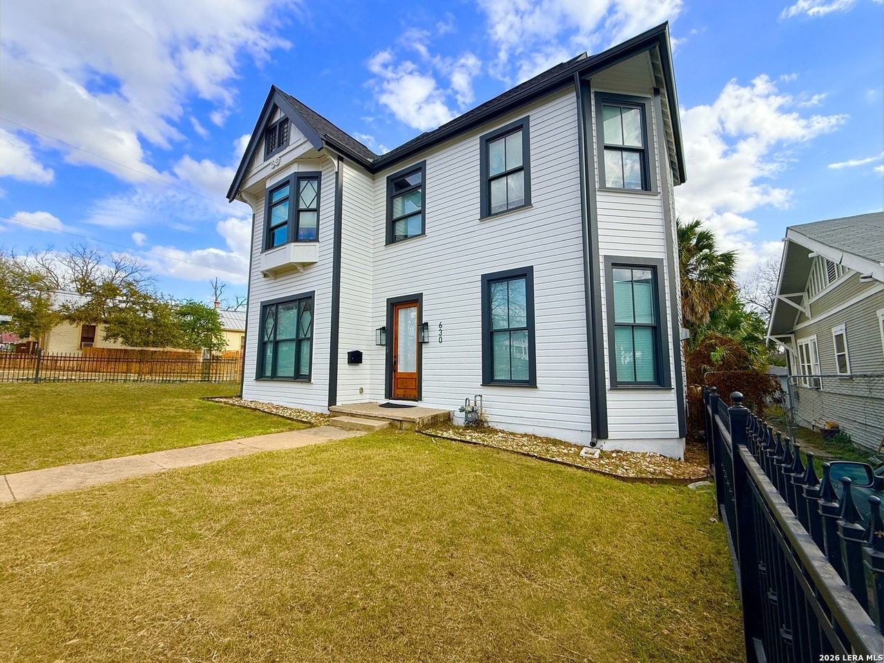 630 E Carson St - Photo 3 of 44