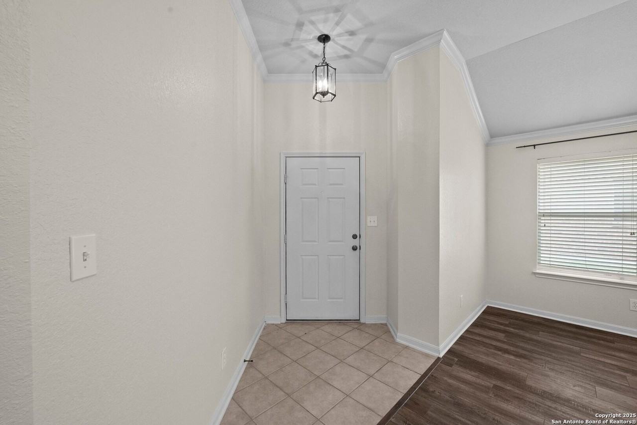 132 Niemietz Cv - Photo 4 of 40