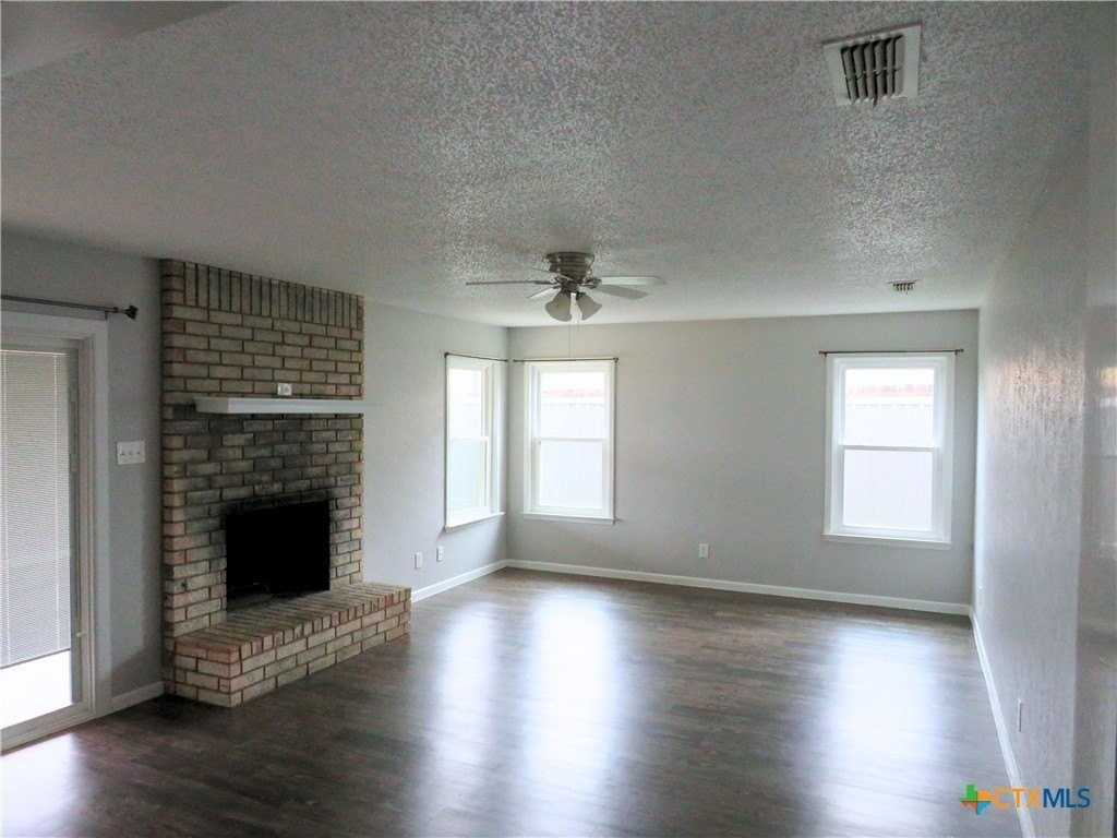 2312 Doris Dr - Photo 3 of 9