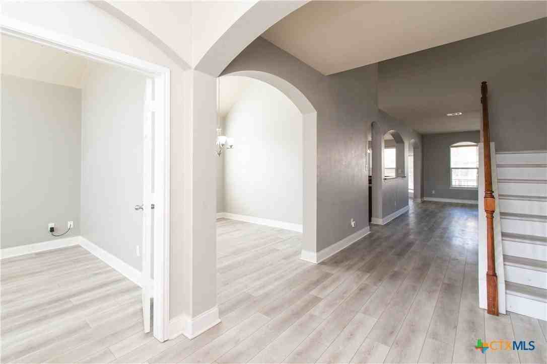 7001 Cokui Dr - Photo 2 of 37