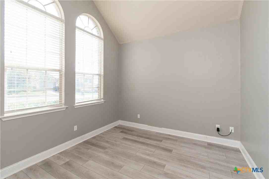 7001 Cokui Dr - Photo 3 of 37