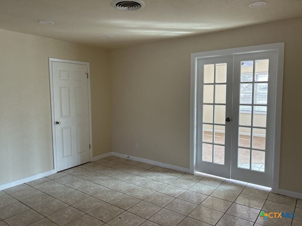 1208 Ridgemont Dr - Photo 6 of 11