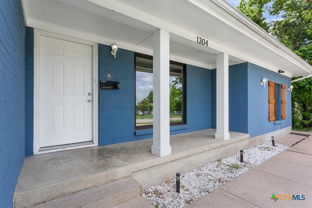 1304 Metropolitan Dr - Photo 4 of 25