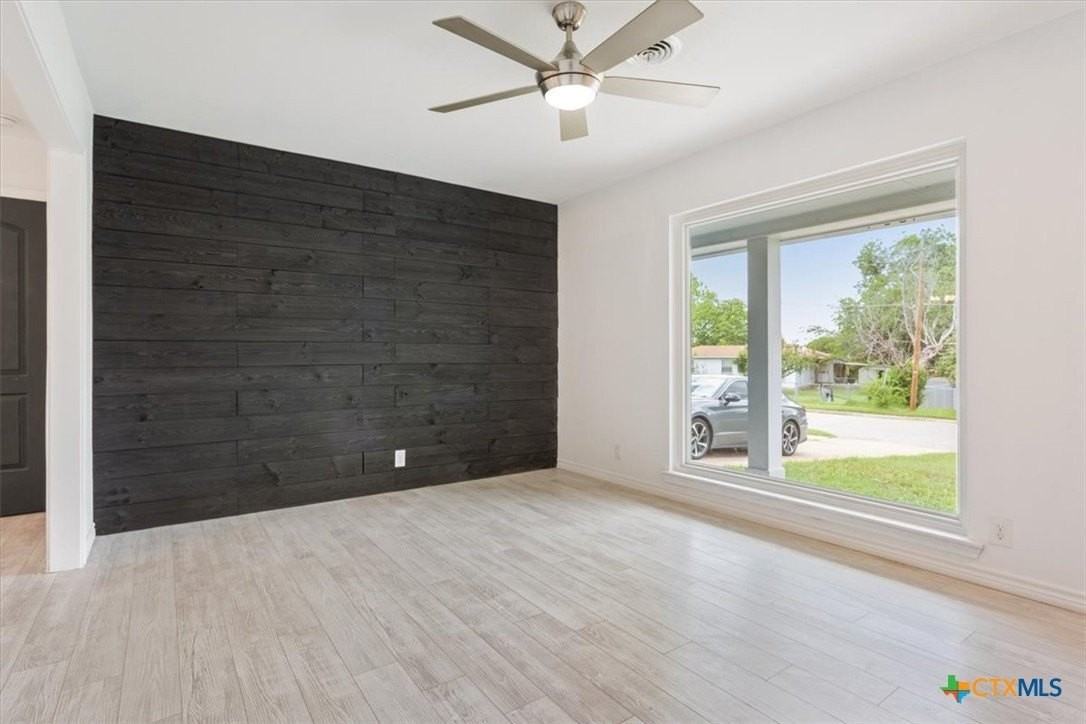 1304 Metropolitan Dr - Photo 6 of 25