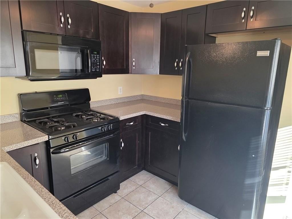 2226 Cranston St Unit 2 - Photo 4 of 10