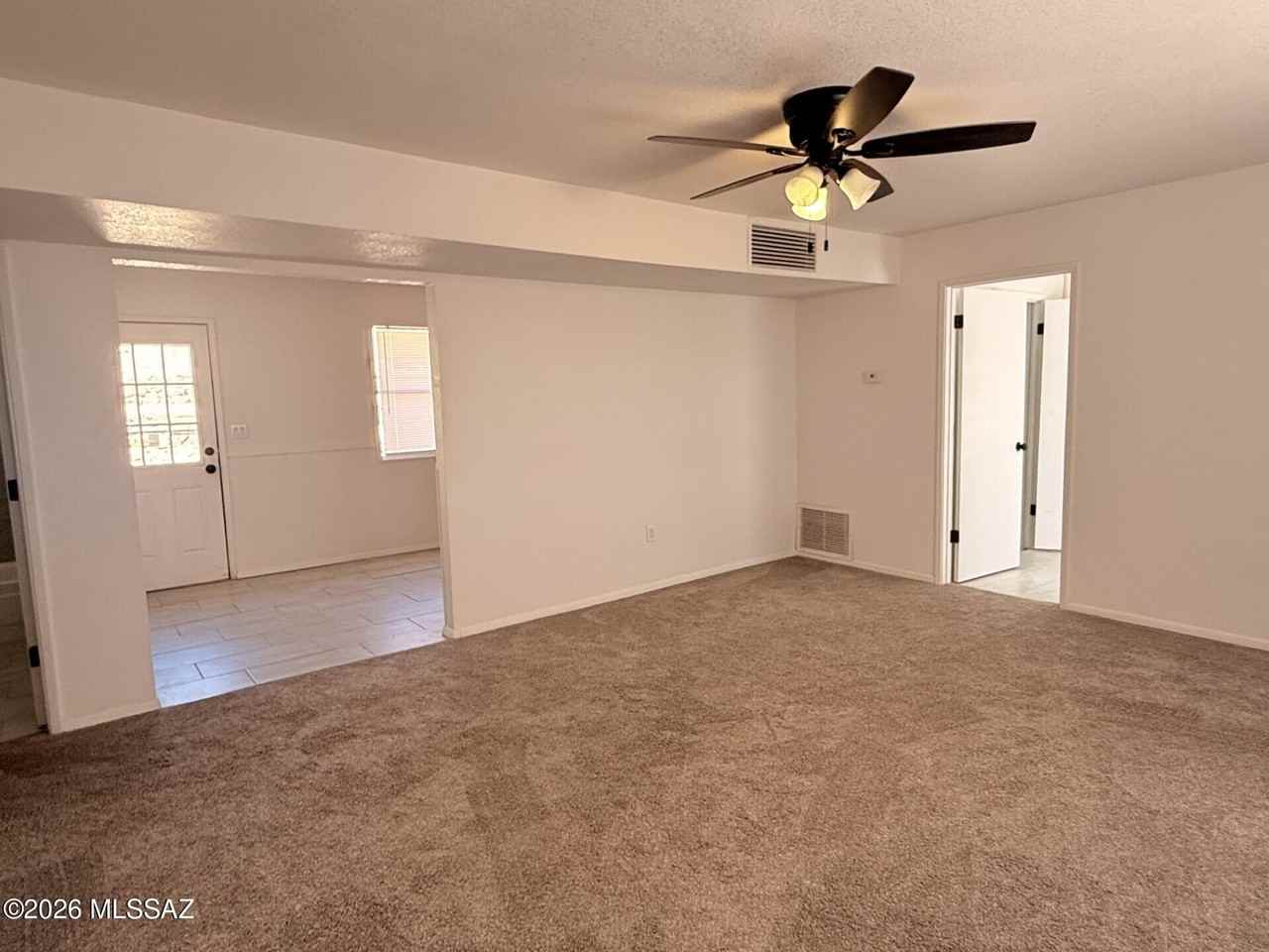 238 E Pederson Dr - Photo 4 of 9