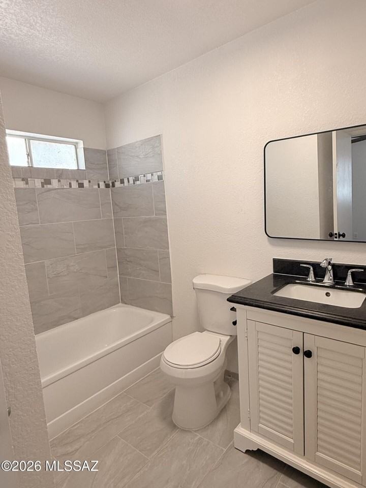 238 E Pederson Dr - Photo 6 of 9