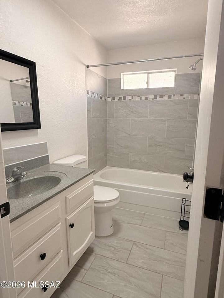 238 E Pederson Dr - Photo 7 of 9