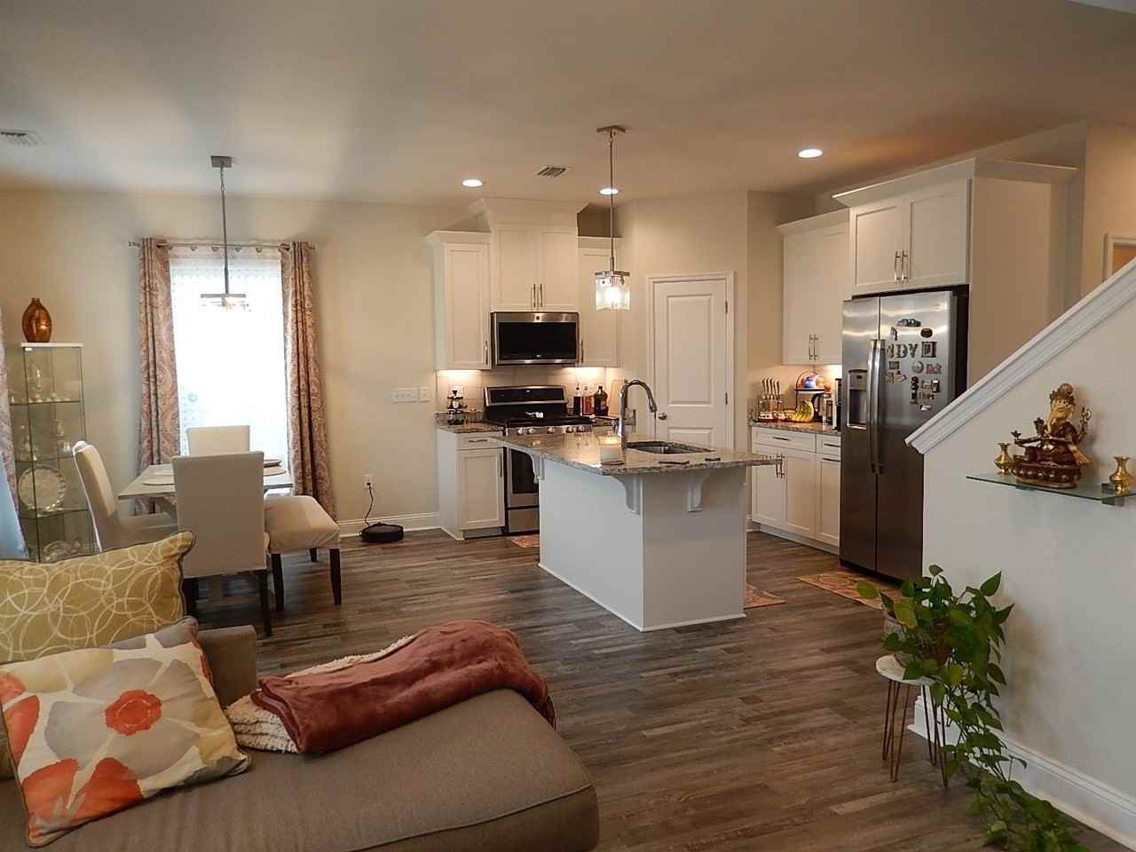 2886 Fontana St - Photo 3 of 28