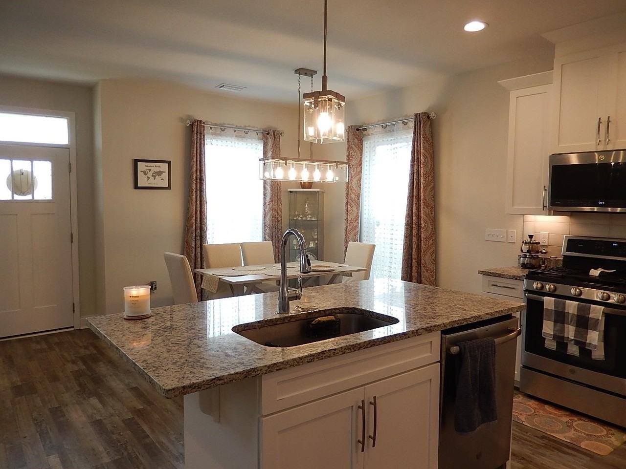 2886 Fontana St - Photo 5 of 28