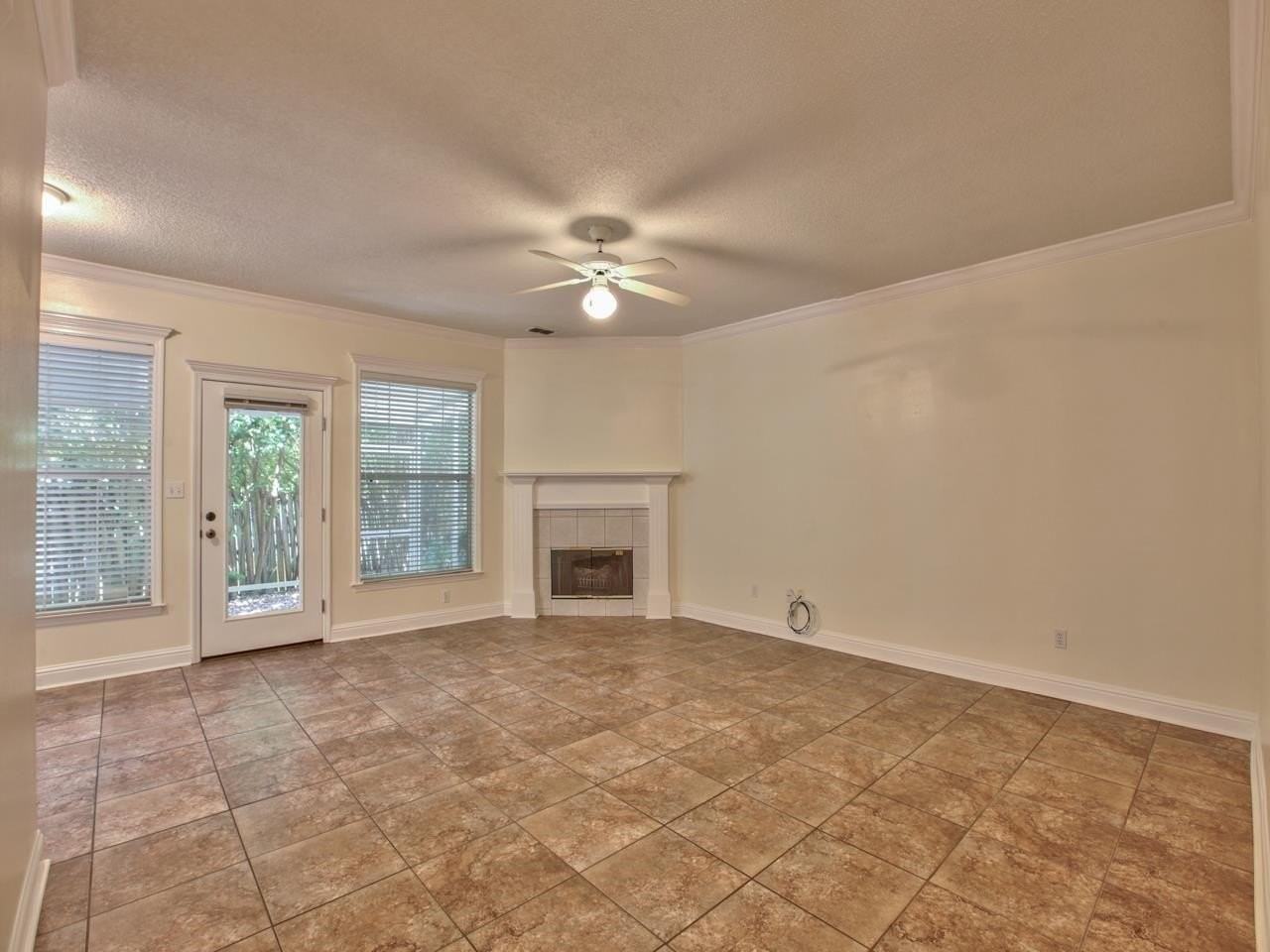 3208 Castle Ct - Photo 4 of 32