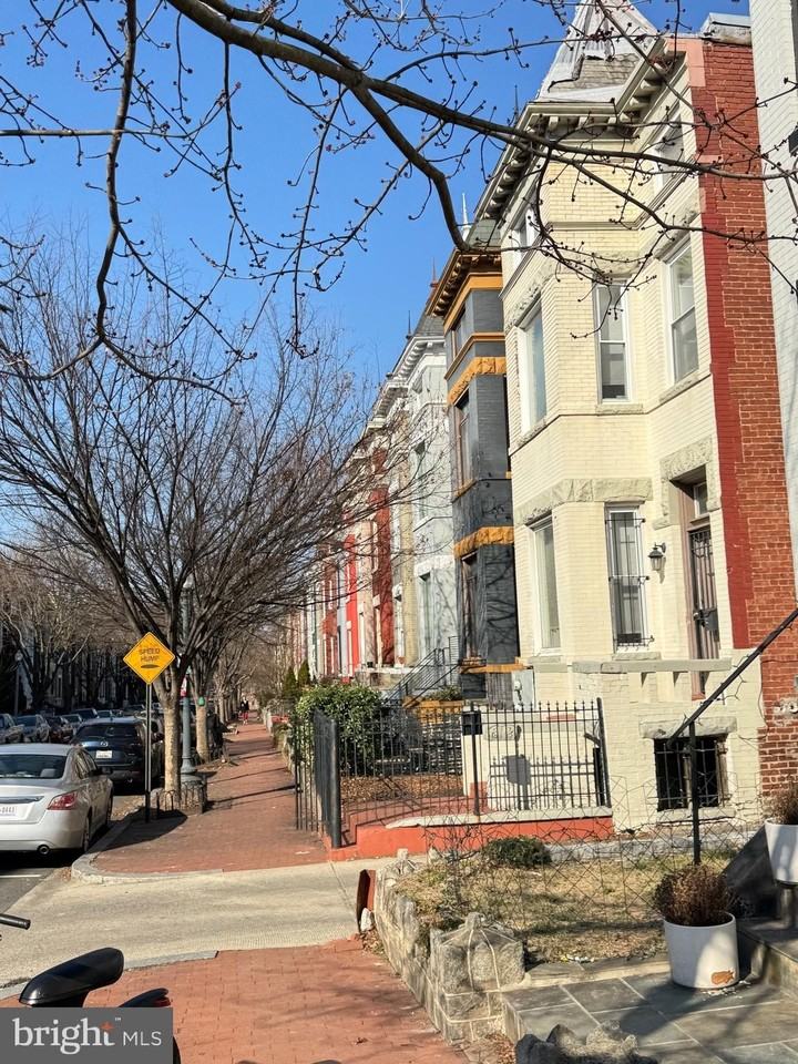 15 Seaton Pl Nw Unit 1 #1 - Photo 5 of 50