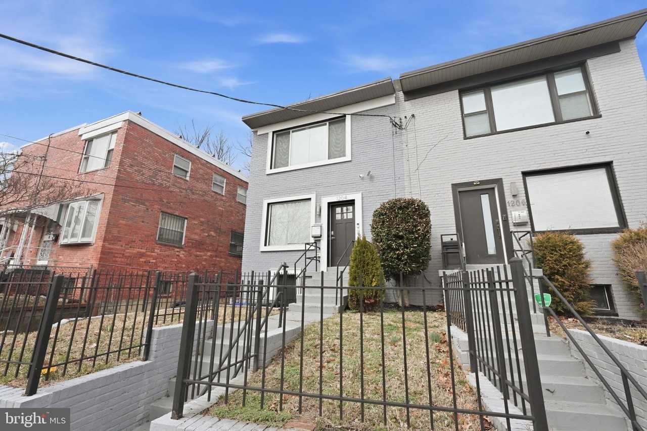 1204 Trenton Pl Se - Photo 2 of 34