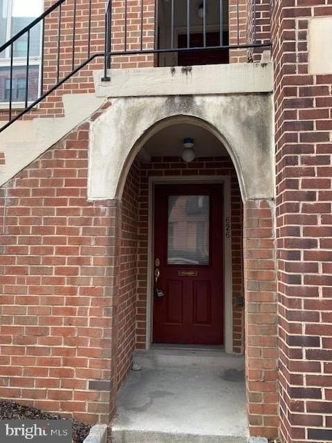 626 S Charles St Unit R - Photo 4 of 17