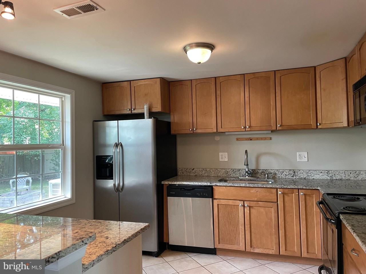 5611 Daniel Cir - Photo 3 of 17