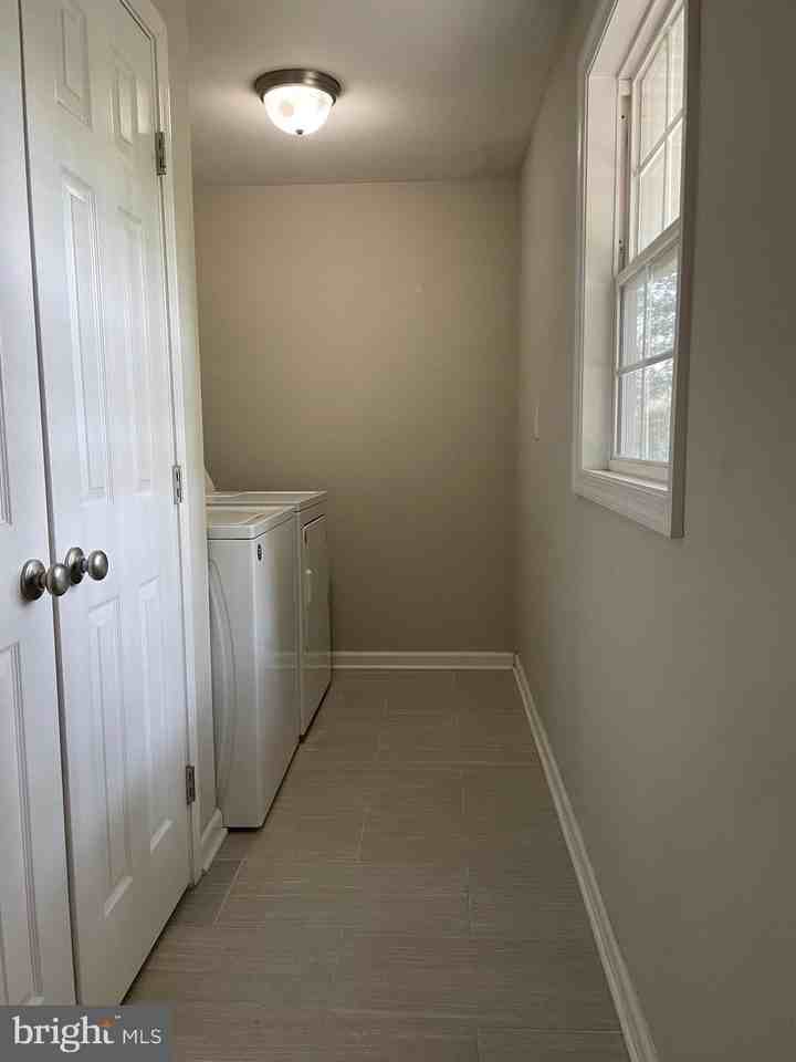 5611 Daniel Cir - Photo 6 of 17