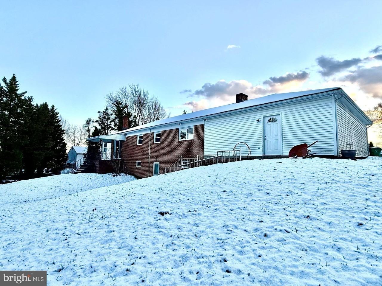 5233 Kerger Rd - Photo 4 of 32