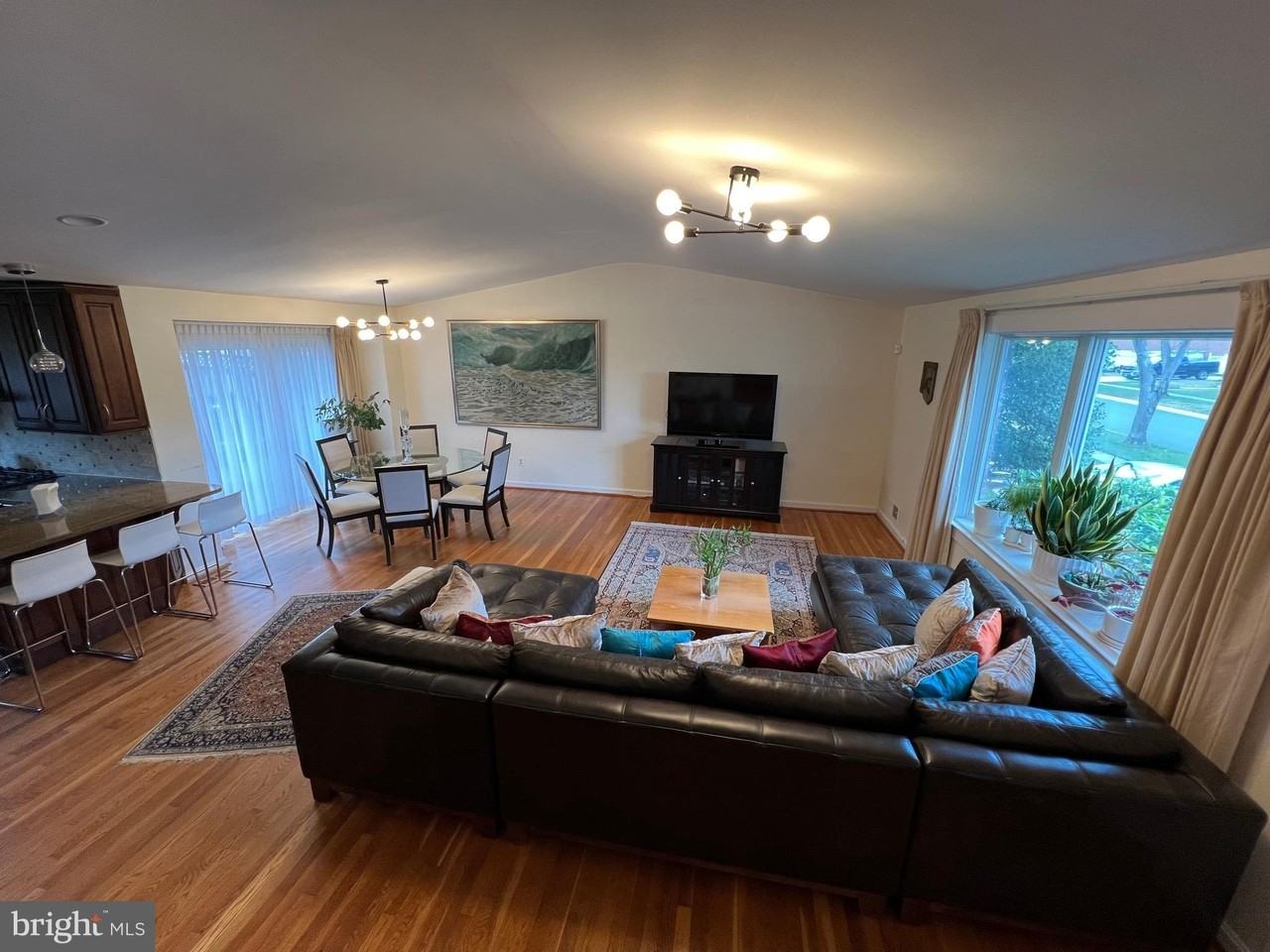 6310 Carnegie Dr - Photo 4 of 23