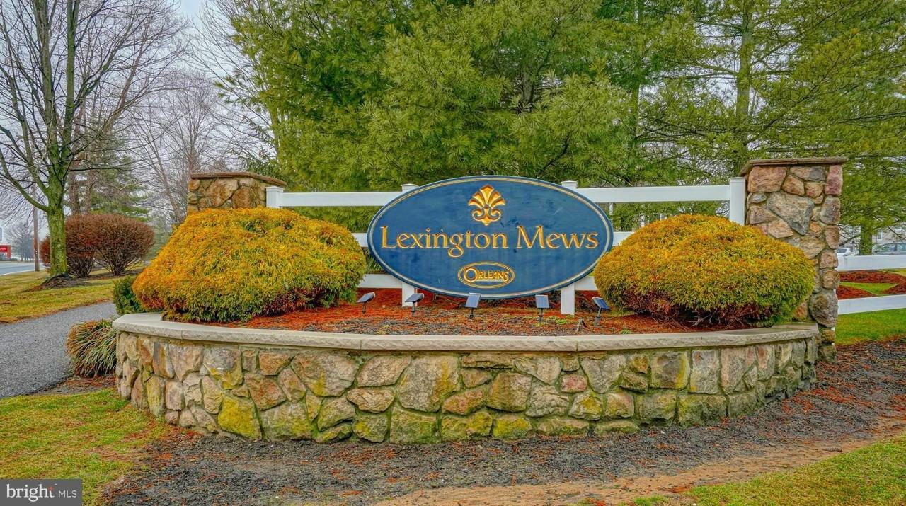 2106 Lexington Mews - Photo 3 of 49