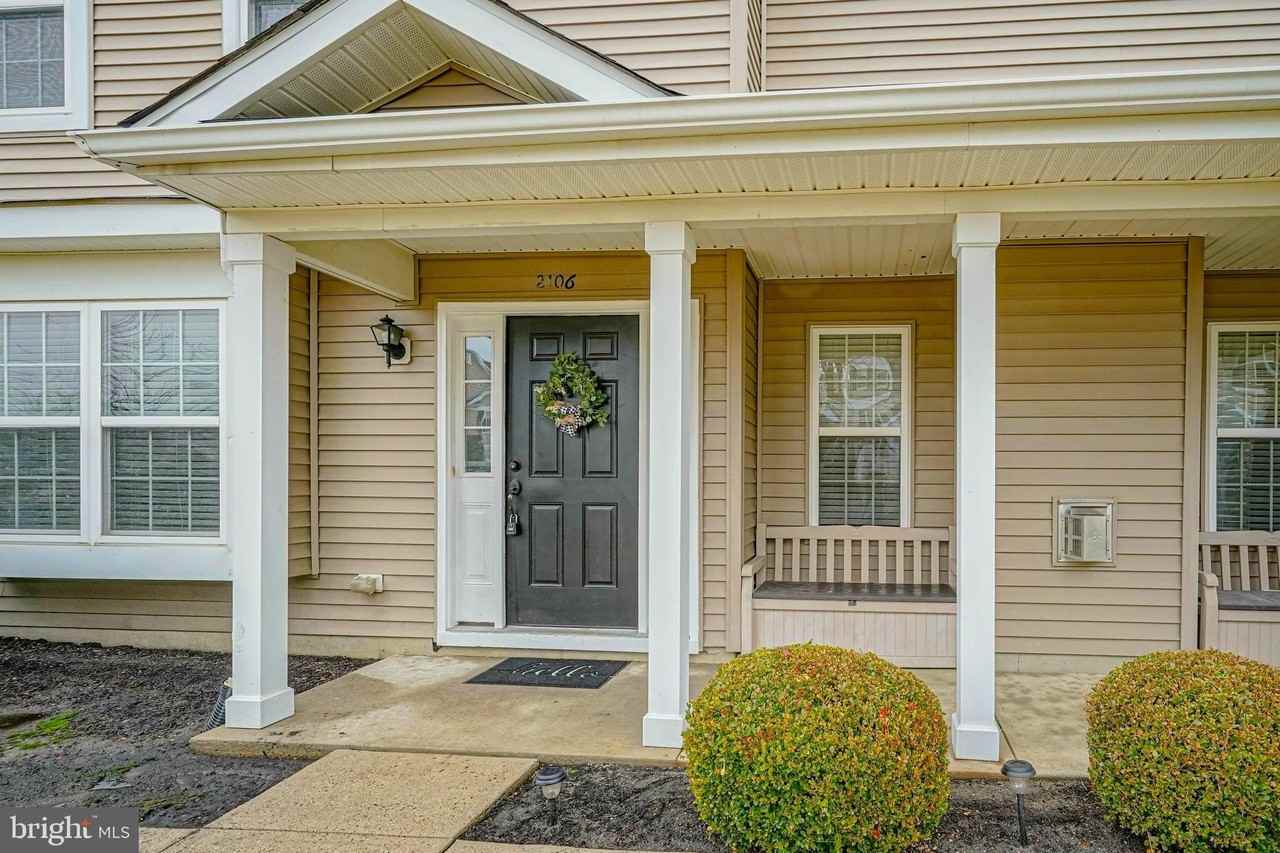 2106 Lexington Mews - Photo 7 of 49