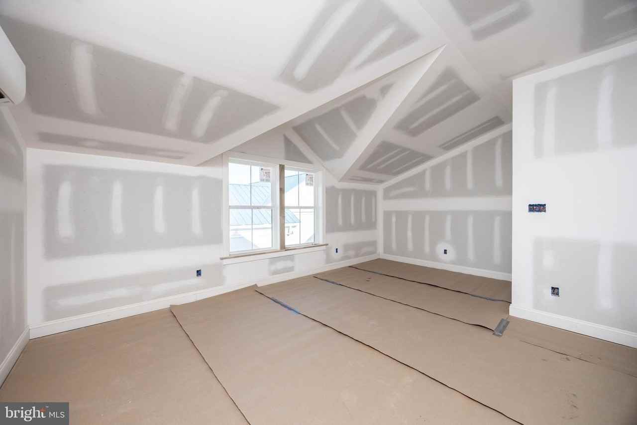 453 E Franklin St Unit Eff - Photo 6 of 10