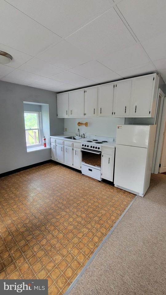 409 Country Club Rd Apt 5 - Photo 2 of 7