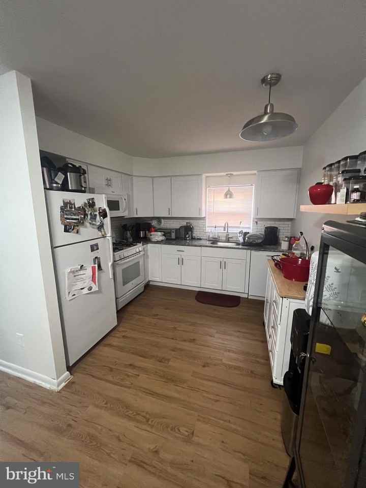 2330 Strahle St - Photo 3 of 4