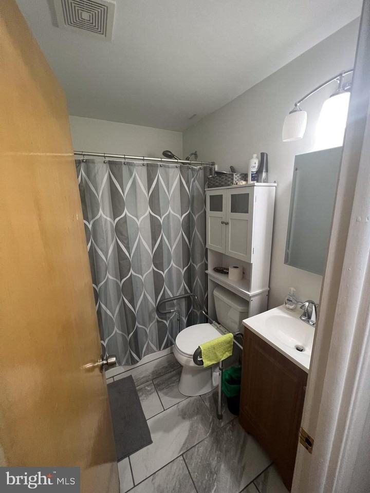 2330 Strahle St - Photo 4 of 4