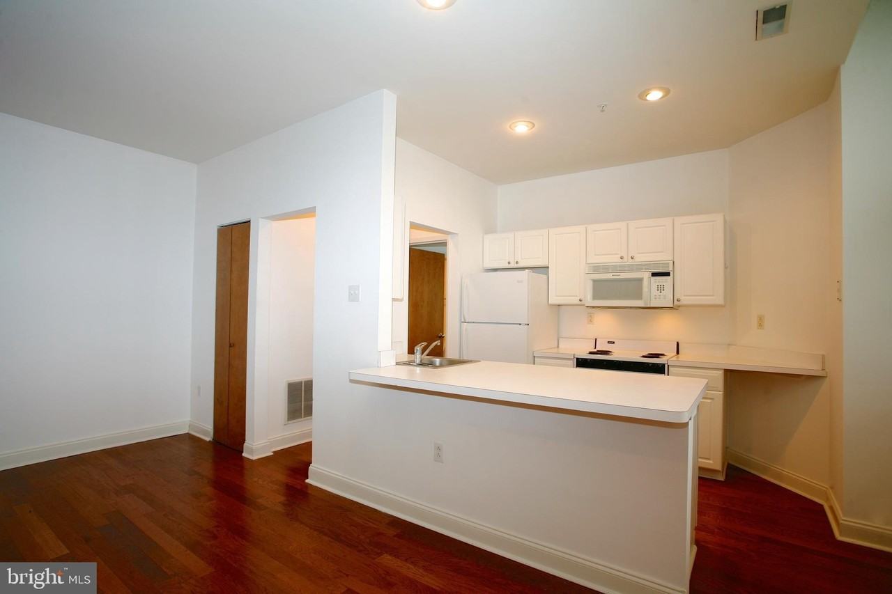 1600 Walnut St Apt 302-5 - Photo 7 of 14