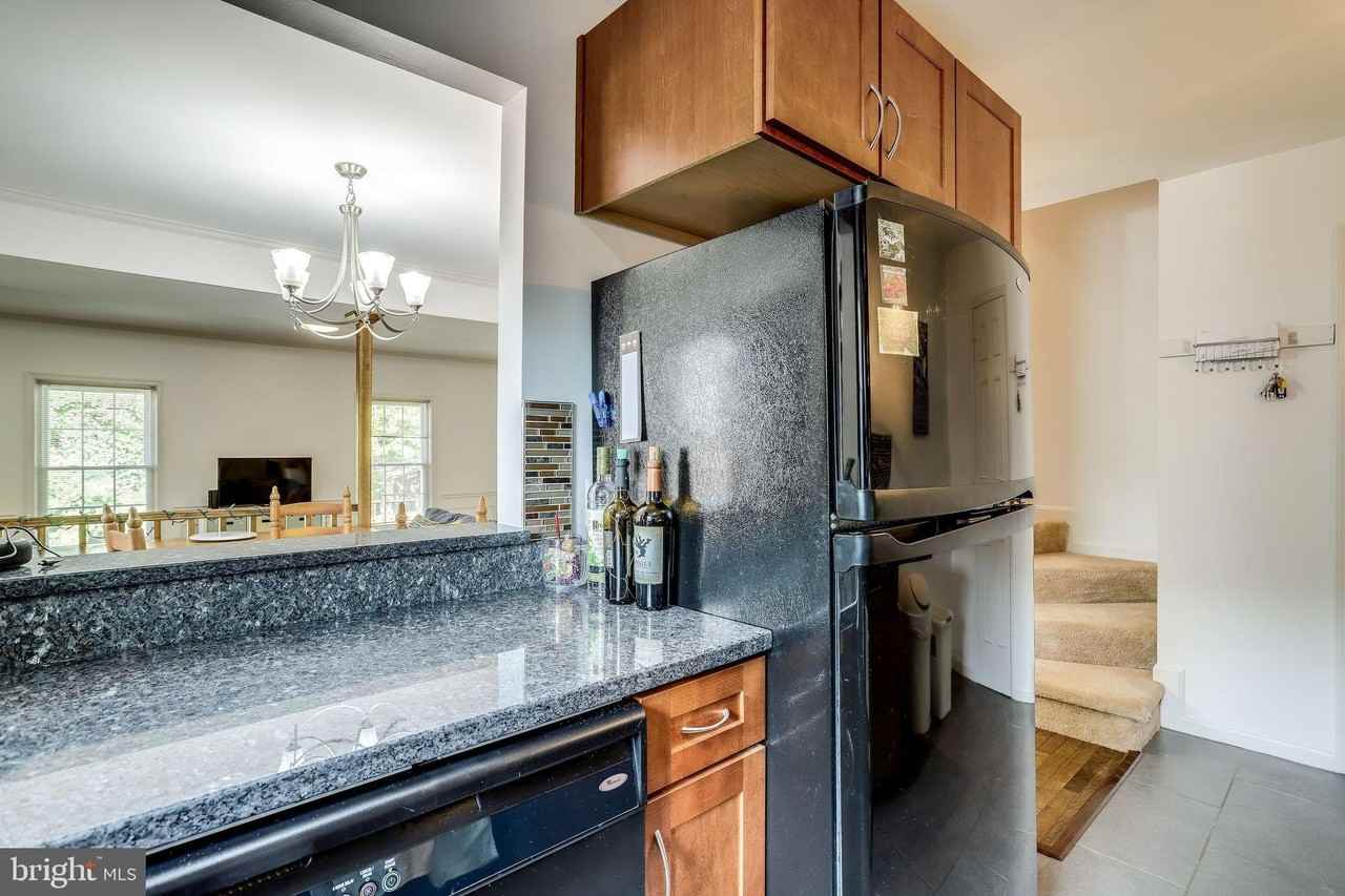 514 S Veitch St - Photo 4 of 25