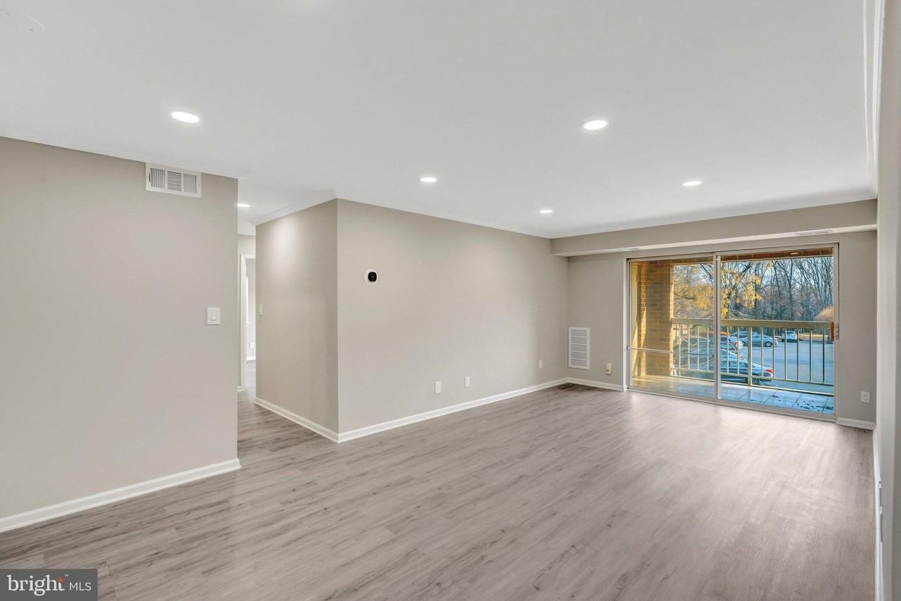 5806 Cove Landing Rd Apt 304 - Photo 7 of 33