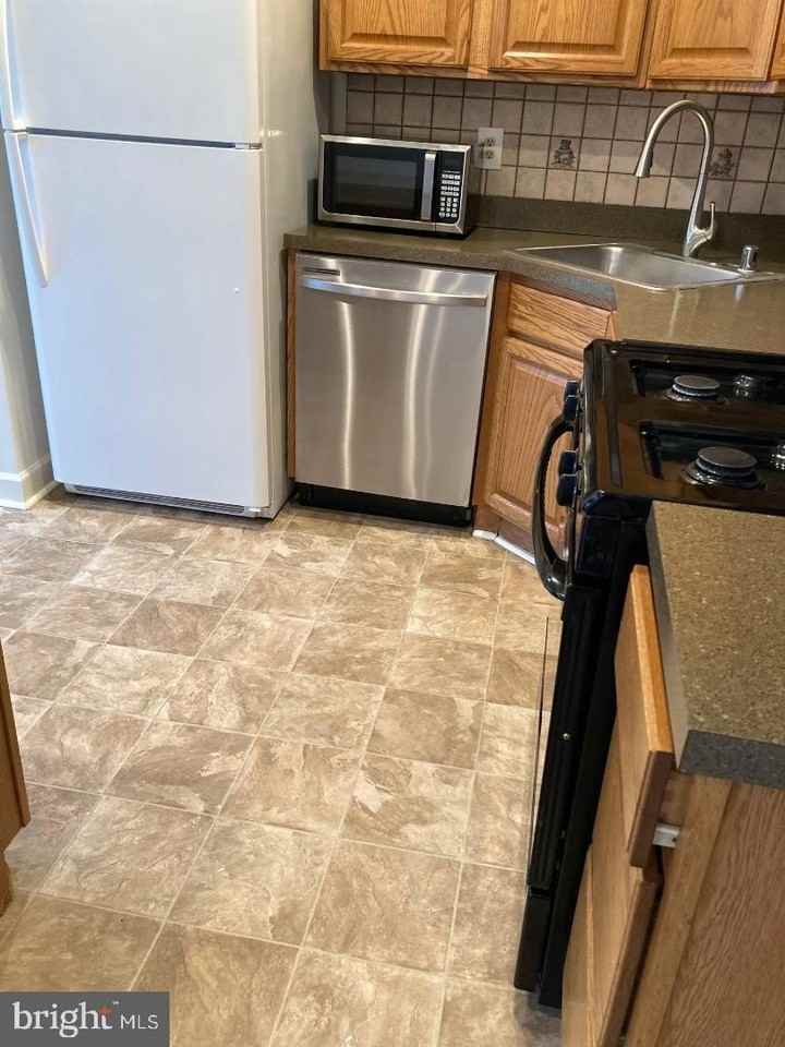 6142 Joust Ln - Photo 5 of 19